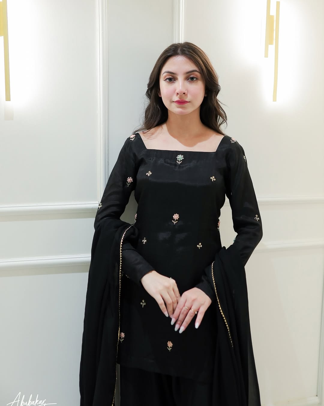 VIP Karachi Escort Model MAHNOOR – AvenEscort